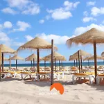 #303 Atlantida Nearby 公寓